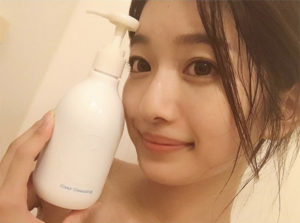 小室安未の水着画像27枚【ビキニ姿が可愛すぎてやばいです！】