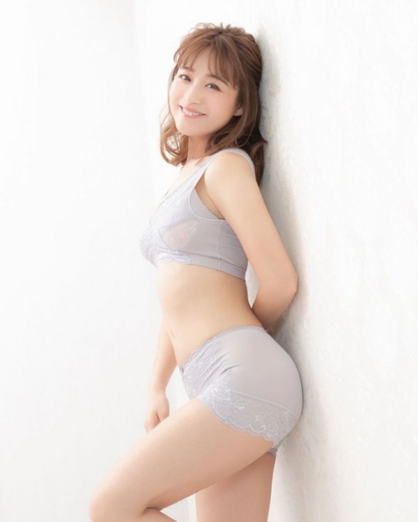 鈴木奈々 水着