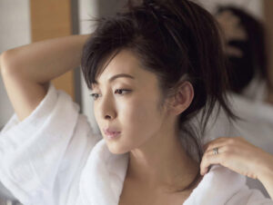 斉藤由貴の水着画像49枚【グラビアが可愛すぎてやばいです！】