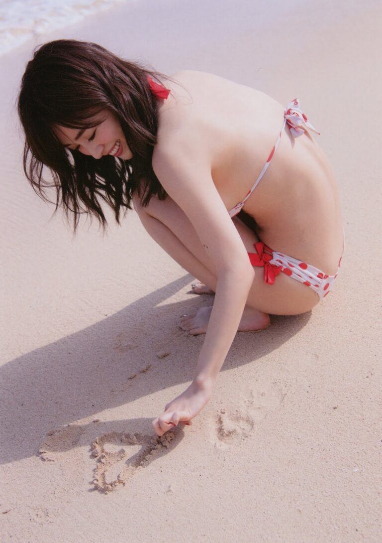 泉里香の水着画像180枚【人気女優の激レアな水着グラ …
