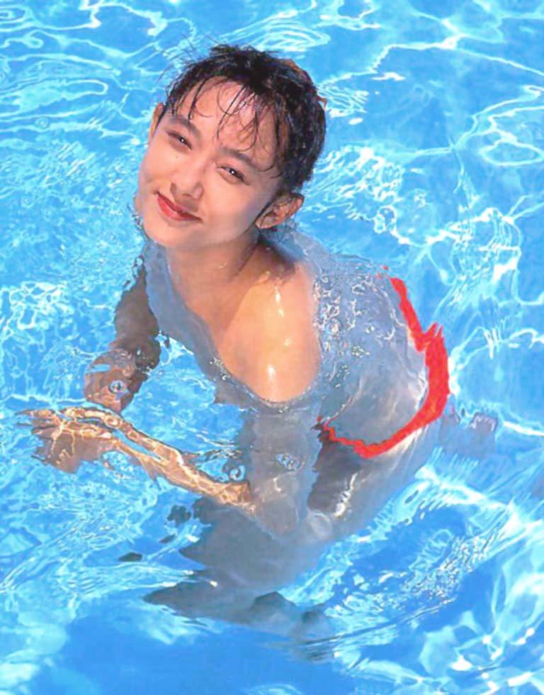 斉藤慶子 水着
