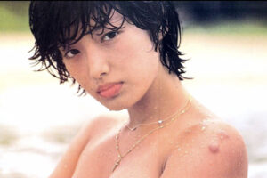 山口百恵の水着画像84枚【ビキニ姿が可愛すぎてやばいです！】