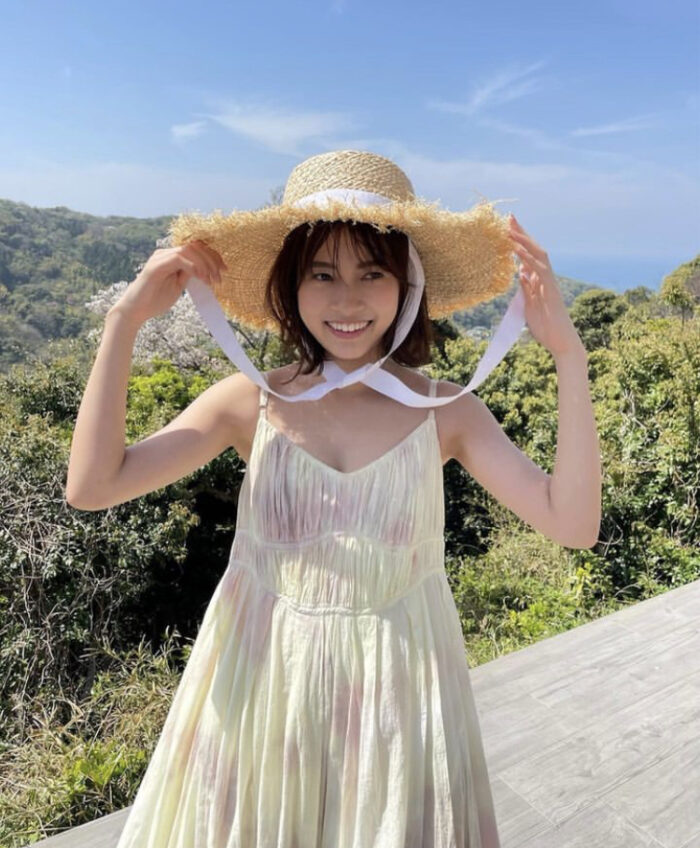 新條由芽 水着