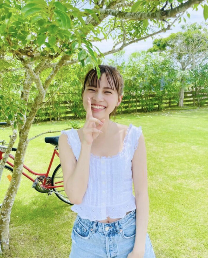 新條由芽 水着