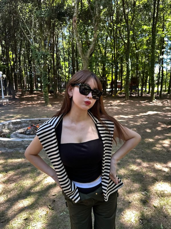 小嶋陽菜 水着